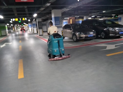 1566547954395816.jpg 駕駛式洗地機(jī).JPG