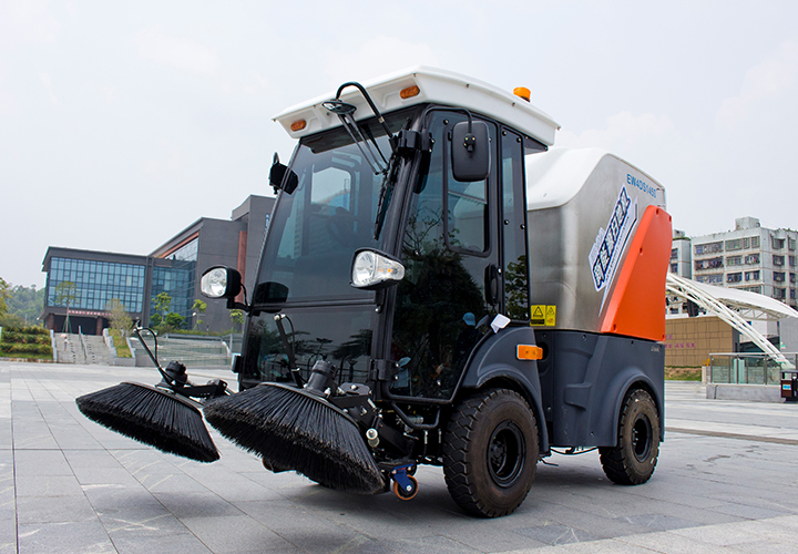 新能源水循環(huán)純吸掃路車(chē)EW4DS14502