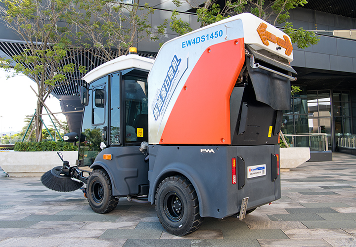 新能源水循環(huán)純吸掃路車(chē)EW4DS14503